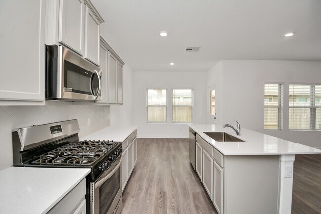 Photo - 15822 Kinlough Dr