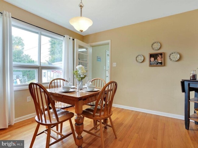 Photo - 2115 Lynn Ave