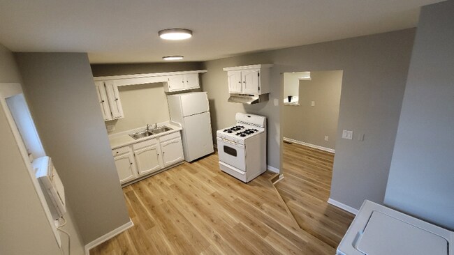 Photo - 457 W Broadway St