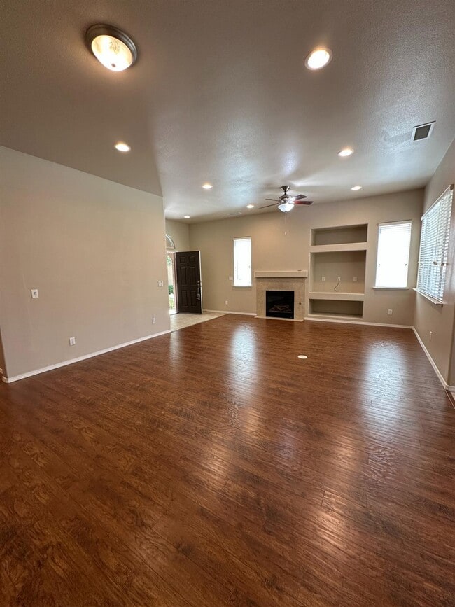 Photo - 5541 N Plum Ln