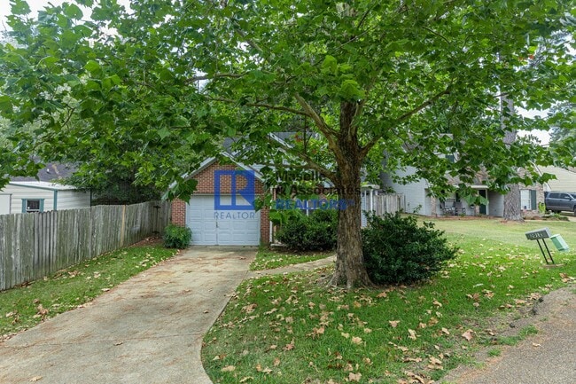 2012 Red Oak Dr