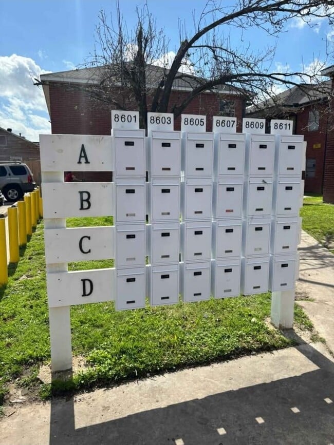 Photo - 8605 Meta St Unidad A