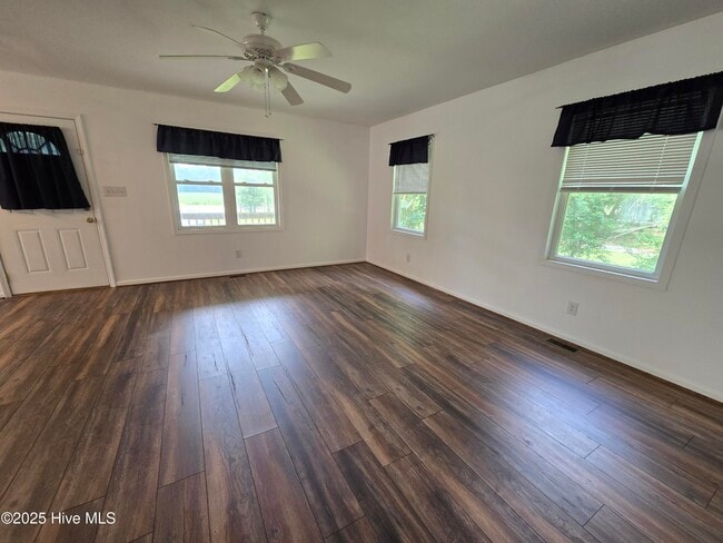 Photo - 930 Porter Rd