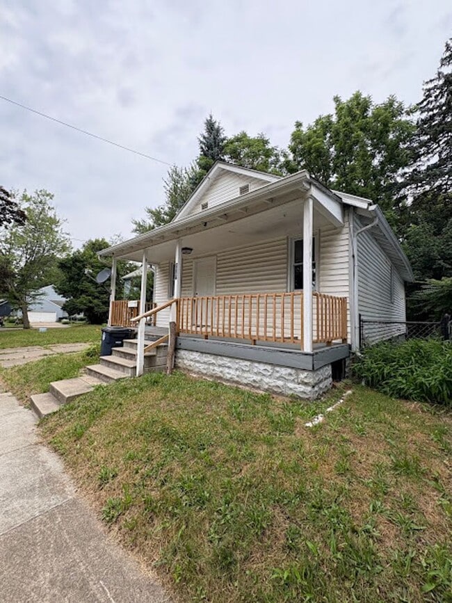 Building Photo - 2 Bedroom 1 Bathroom Home for Rent!