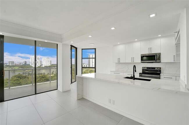 Photo - 20281 E Country Club Dr Condo Unit 811