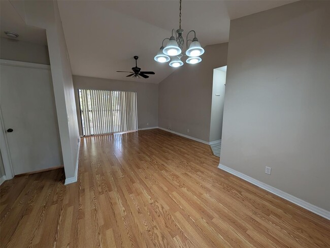 Photo - 5741 Riverside Dr Unidad 201