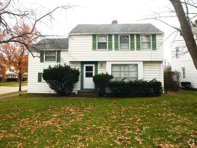 Building Photo - 4 Bedroom - 1.5 Bath Colonial available fo... Rental