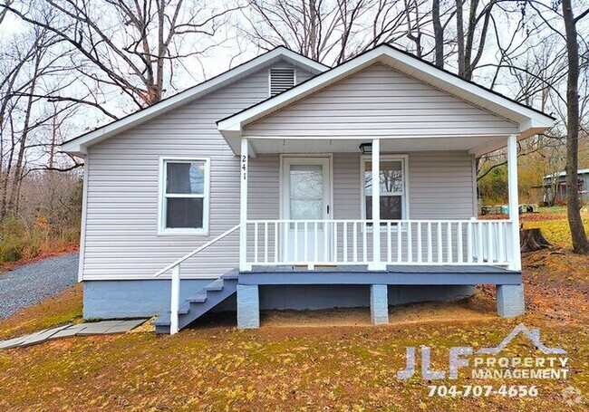 Building Photo - Completely Updated 2 Bed/ 1 Bath Ranch in ... Rental