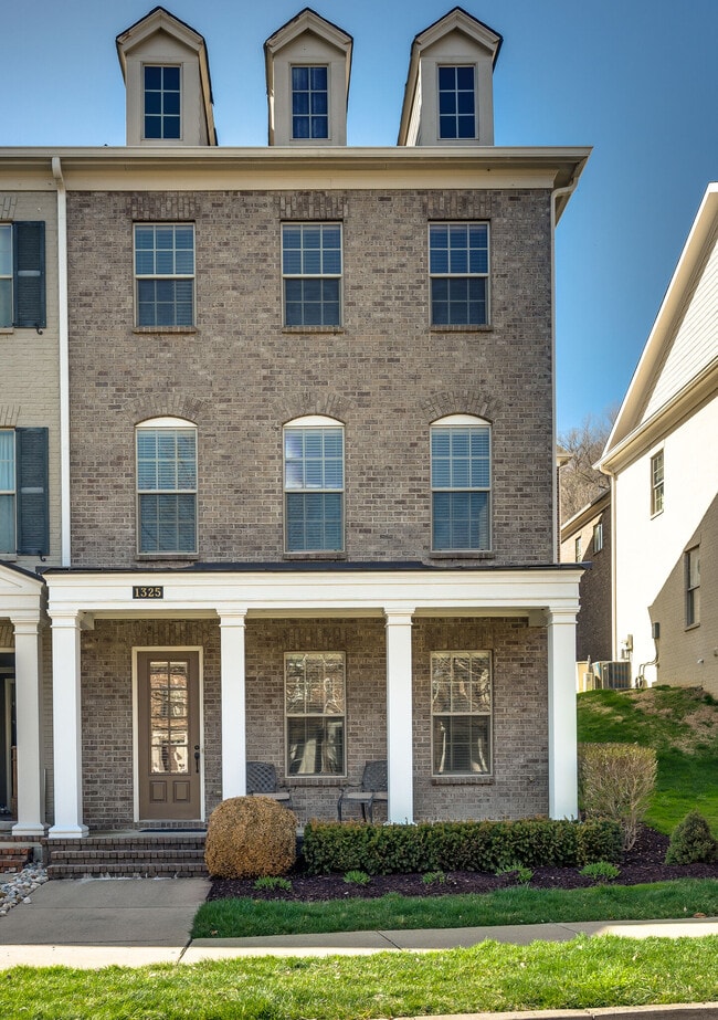 Building Photo - 1325 Moher Blvd Rental