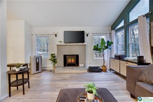 Photo - 421 King Arthur Rd