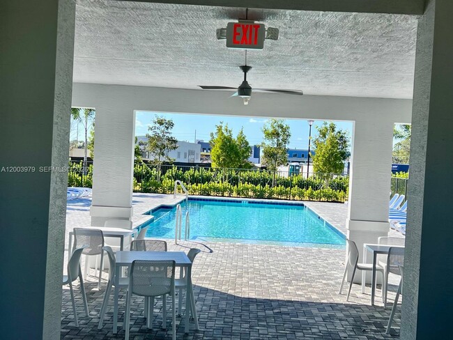 Photo - 868 SE grovebush Ln