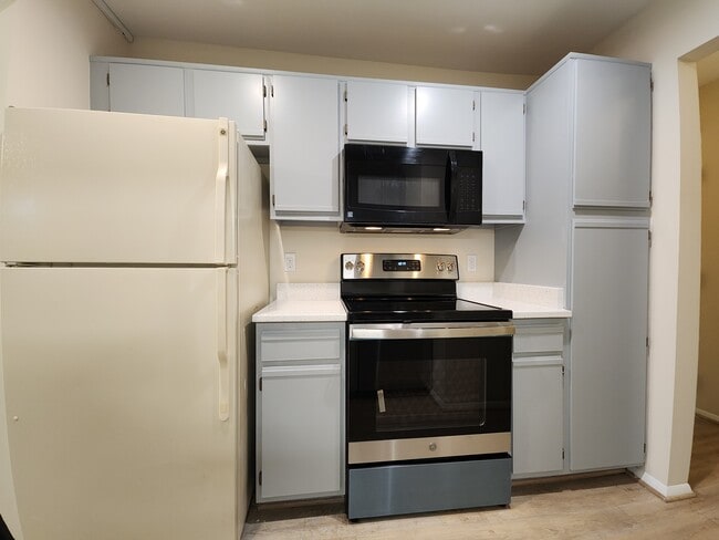 Building Photo - 7908 Pearlbush Dr Unit 102