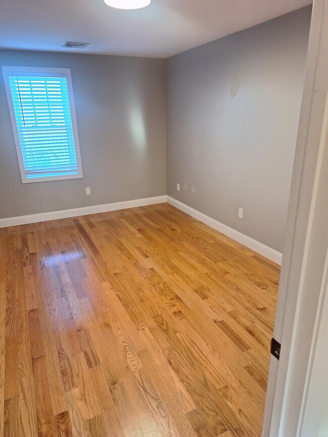 Photo - 435 Walnut St Unit #3