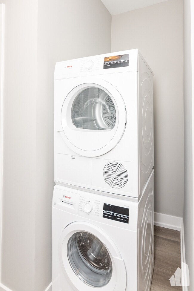 Photo - 3937 N Janssen Ave Unit 3W