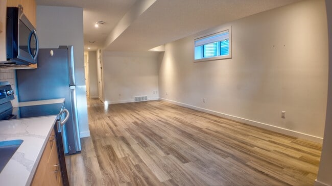 Photo - 9818-9874 74 Ave NW