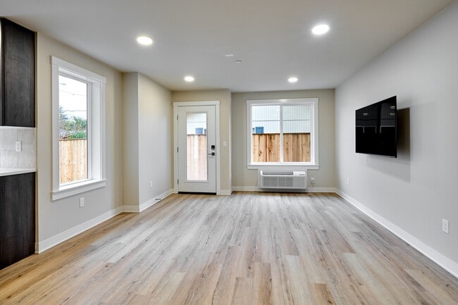 Photo - 1932 NW Grant Ave