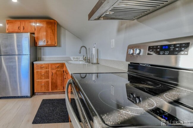 Photo - 737 Roseland Pl Unit 2