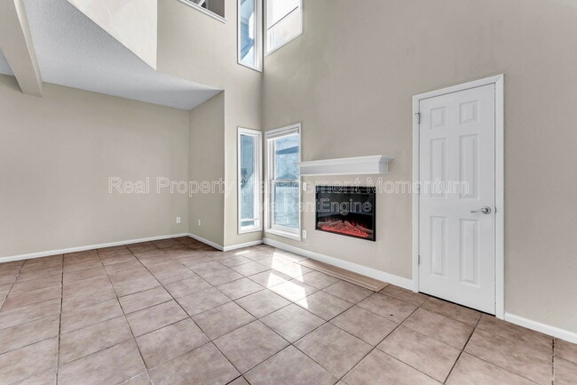 Photo - 930 E Primrose St Unidad Apartment A2