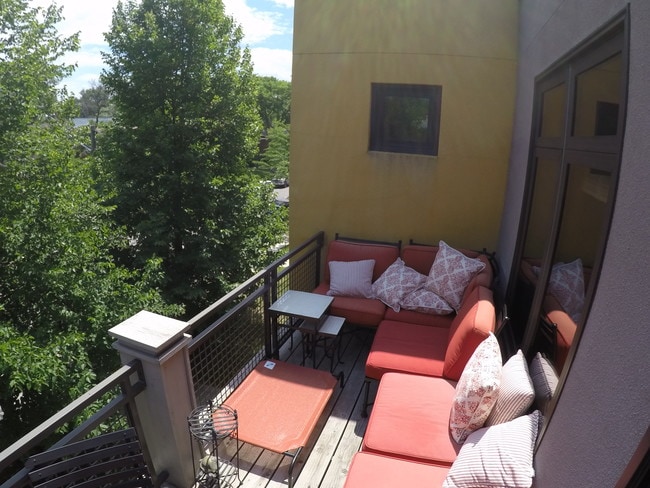 Building Photo - 4732 Grand Ave S Unit 201