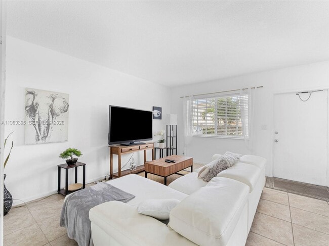 Photo - 3220 NE 10th St Unit 5