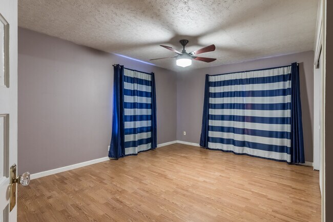 Photo - 51923 Columbia River Hwy