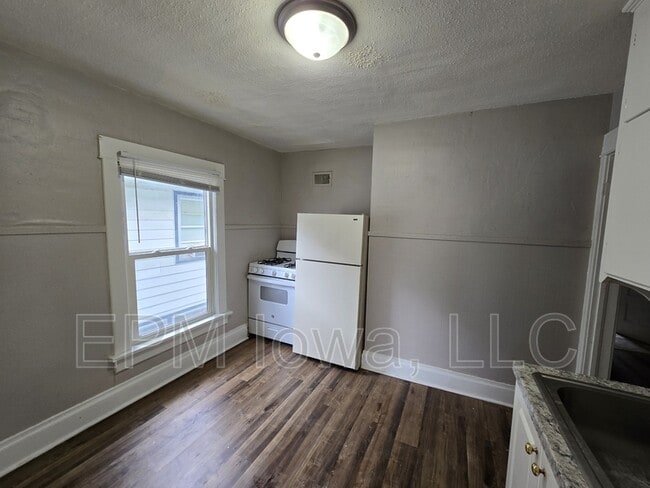 Photo - 408 1/2 Locust St