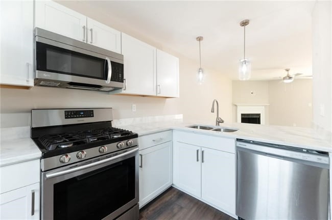 Photo - 547 Harbor Lake Ct