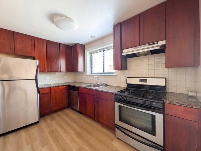 Photo - 2704 W Lunt Ave