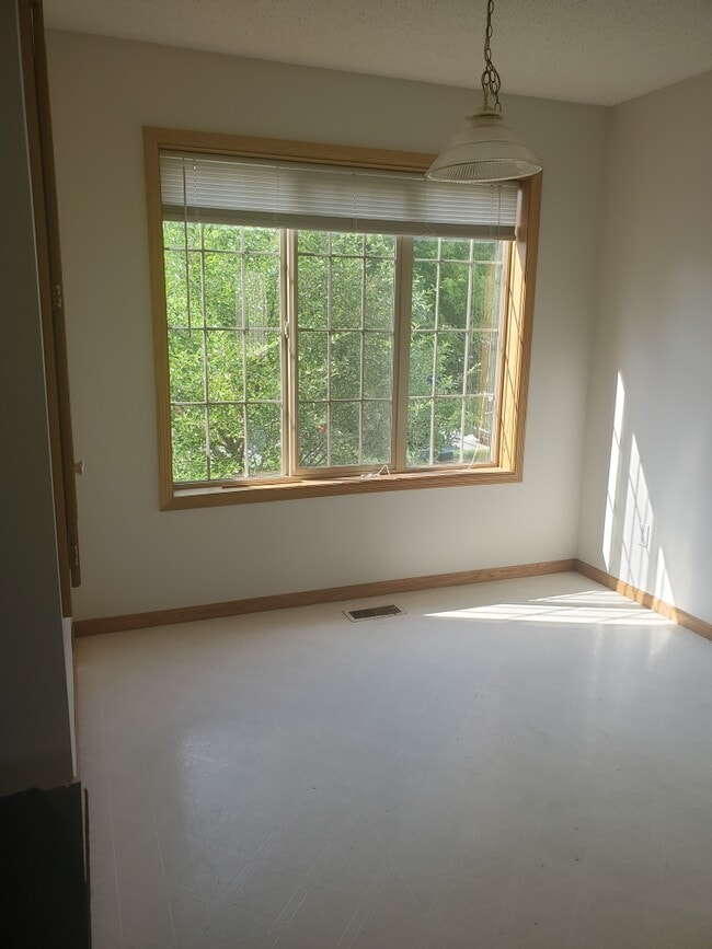 Photo - 1157 Atwood St S