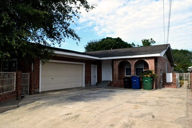 Building Photo - 2623 Irwin Dr Rental
