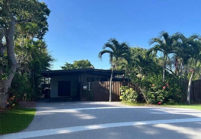 Building Photo - 1601 SW 10th St