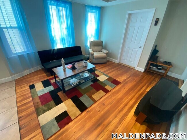 Building Photo - 74 Wyeth St Rental