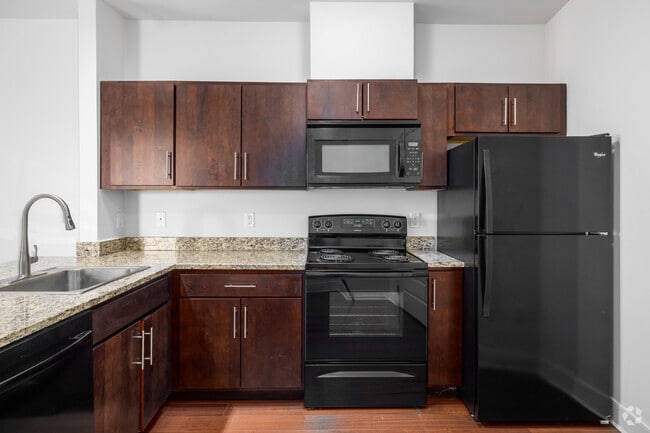 1BR, 1BA - 709SF - Kitchen