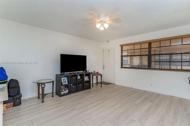 Photo - 2646 Riverside Dr