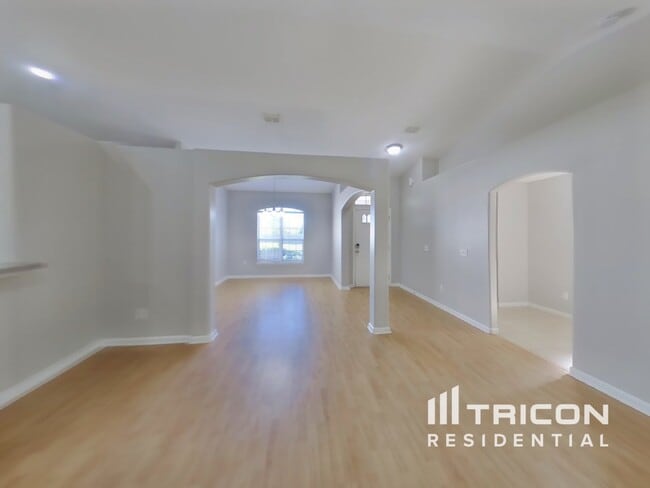 Photo - 2492 Bentwater Dr W