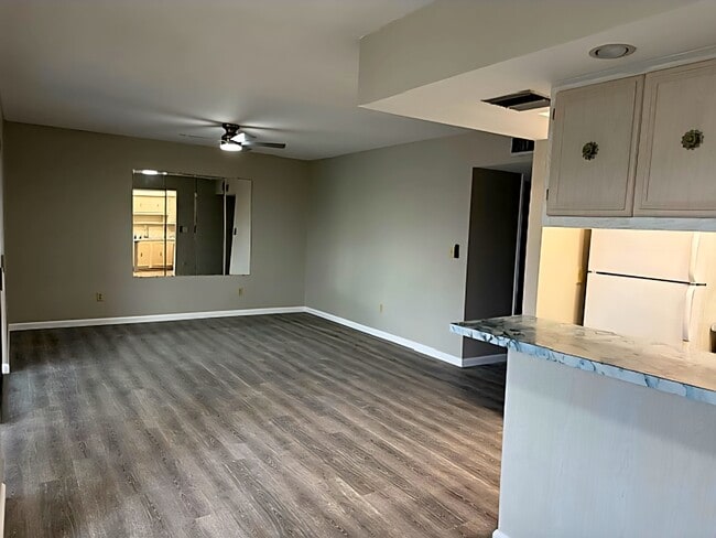 Sala de estar - 22333 Edgewater Dr Unidad B4