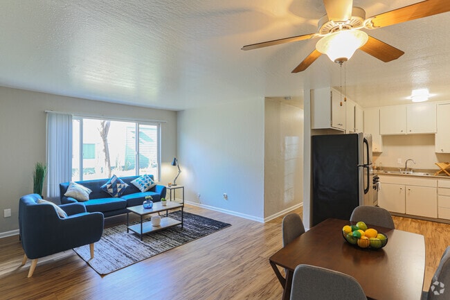 3BR, 1BA - 943 SF