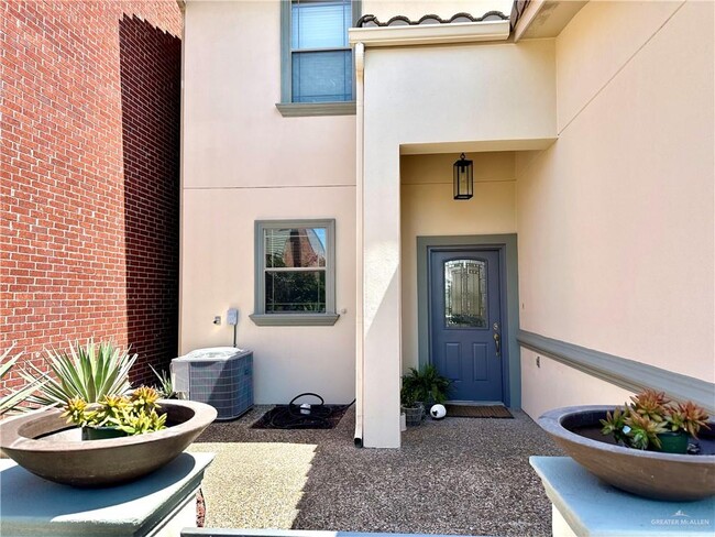 203 San Saba St