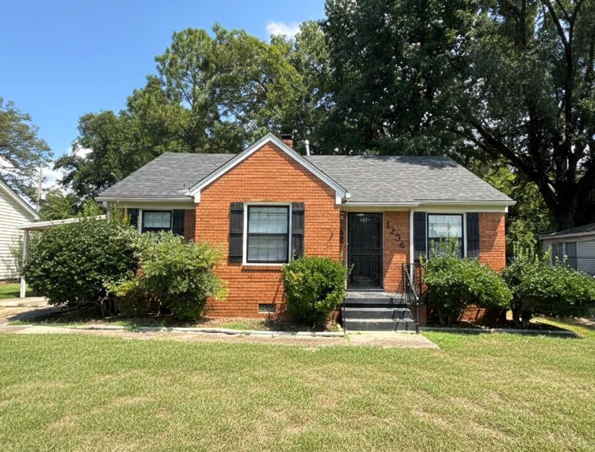 Photo - 1234 Robin Hood Ln House