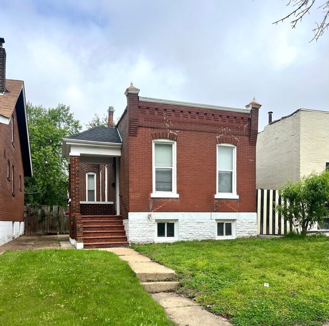 Charming 2 Bedroom, 1 Bath Brick Home in S... - Charming 2 Bedroom, 1 Bath Brick Home in S...