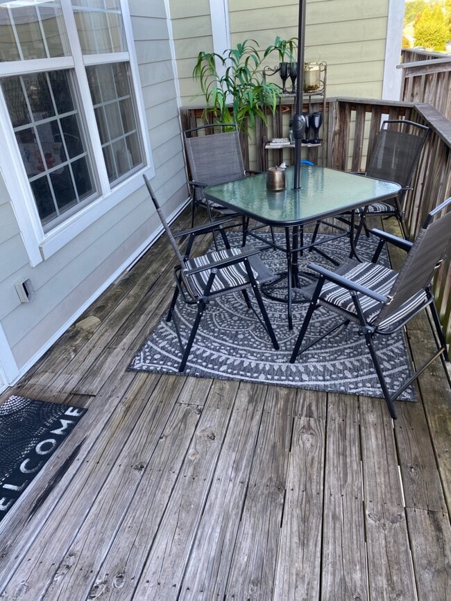 Spacious deck - 8130 Lenox Creekside Dr