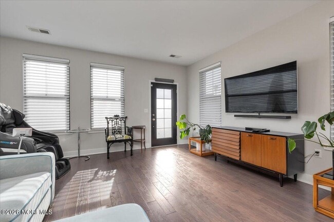 Photo - 29 Midway Rd N