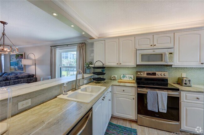 Building Photo - 2641 NE Ocean Blvd Unit 106 Rental
