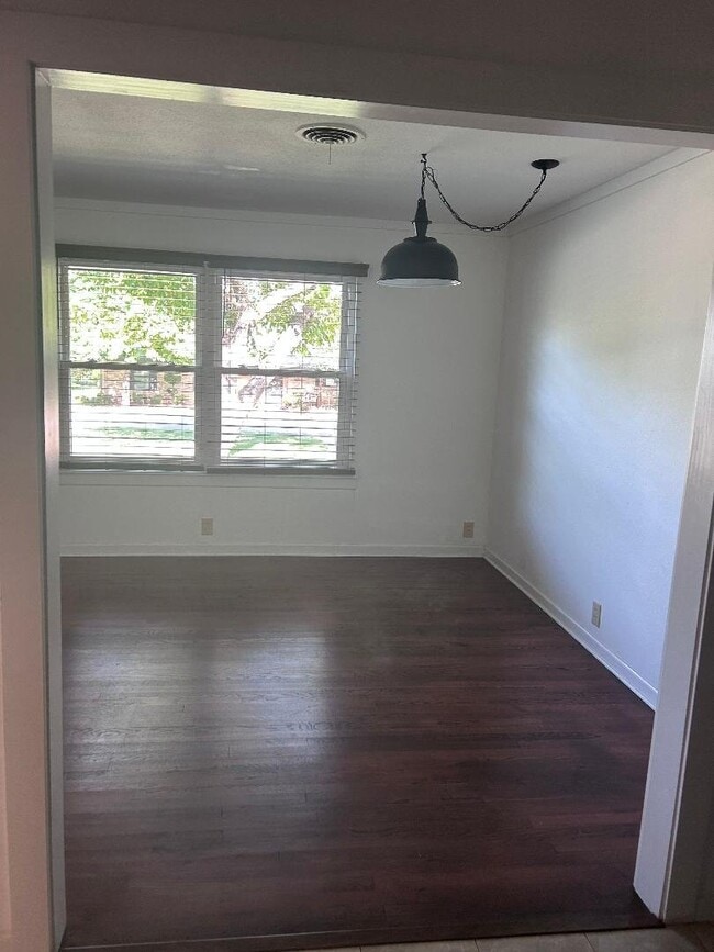 Photo - 1102 Walnut St