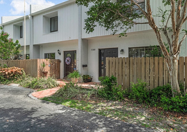 Photo - 2108 NE 44th St Townhome