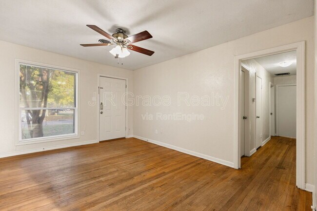 Photo - 2004 N 39th St