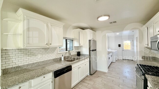 Photo - 1922 W Jefferson St