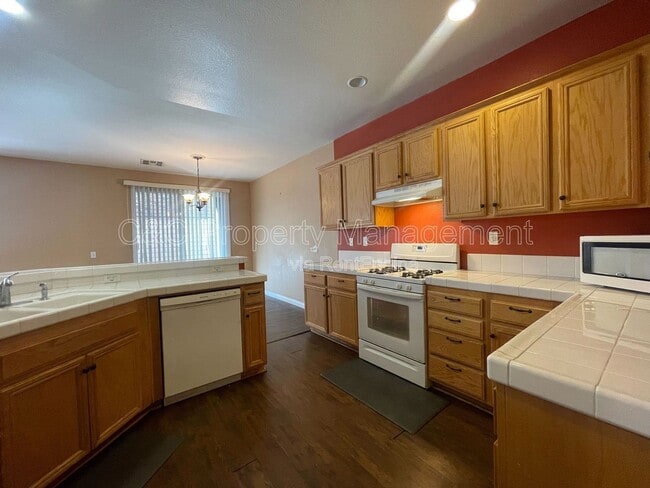 Photo - 425 S Meadowbrook Dr