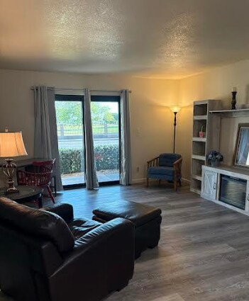 Photo - 1920 W Lindner Ave Unidad 108
