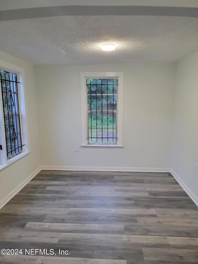 Photo - 1216 W 24th St